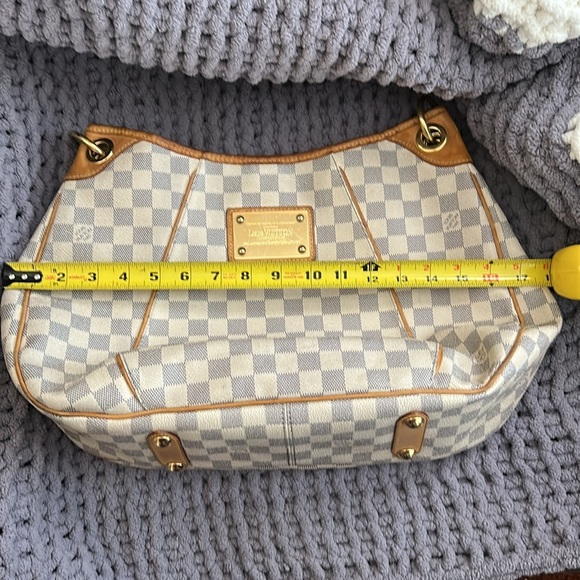 Authentic Louis Vuitton - Picture 8 of 11